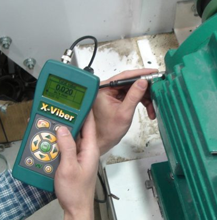 发动机运行软脚和共振如何检查